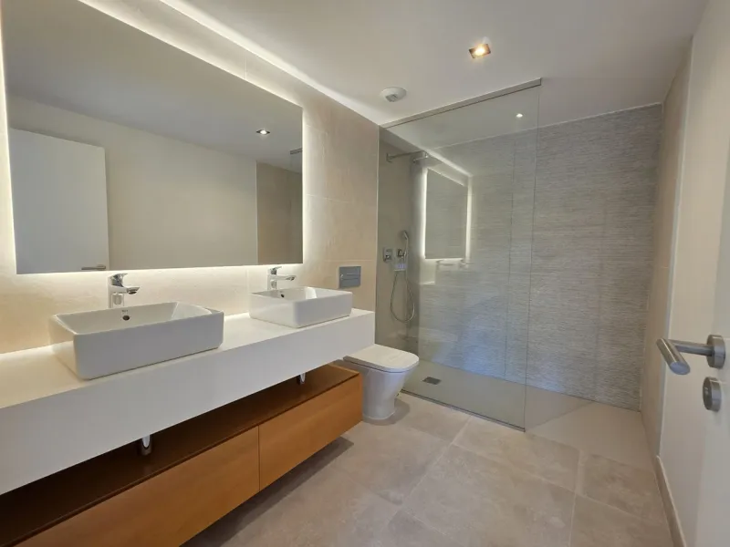 BRAND NEW LUXURY SEMI-DETACHED HOUSE - An exclusive semi-detached house (never used) with private garden set in a contemporary architectural style complex nestled in the heart of El Chaparral pine wood. This luxury property offers well distributed interio
