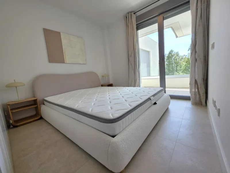 BRAND NEW LUXURY SEMI-DETACHED HOUSE - An exclusive semi-detached house (never used) with private garden set in a contemporary architectural style complex nestled in the heart of El Chaparral pine wood. This luxury property offers well distributed interio