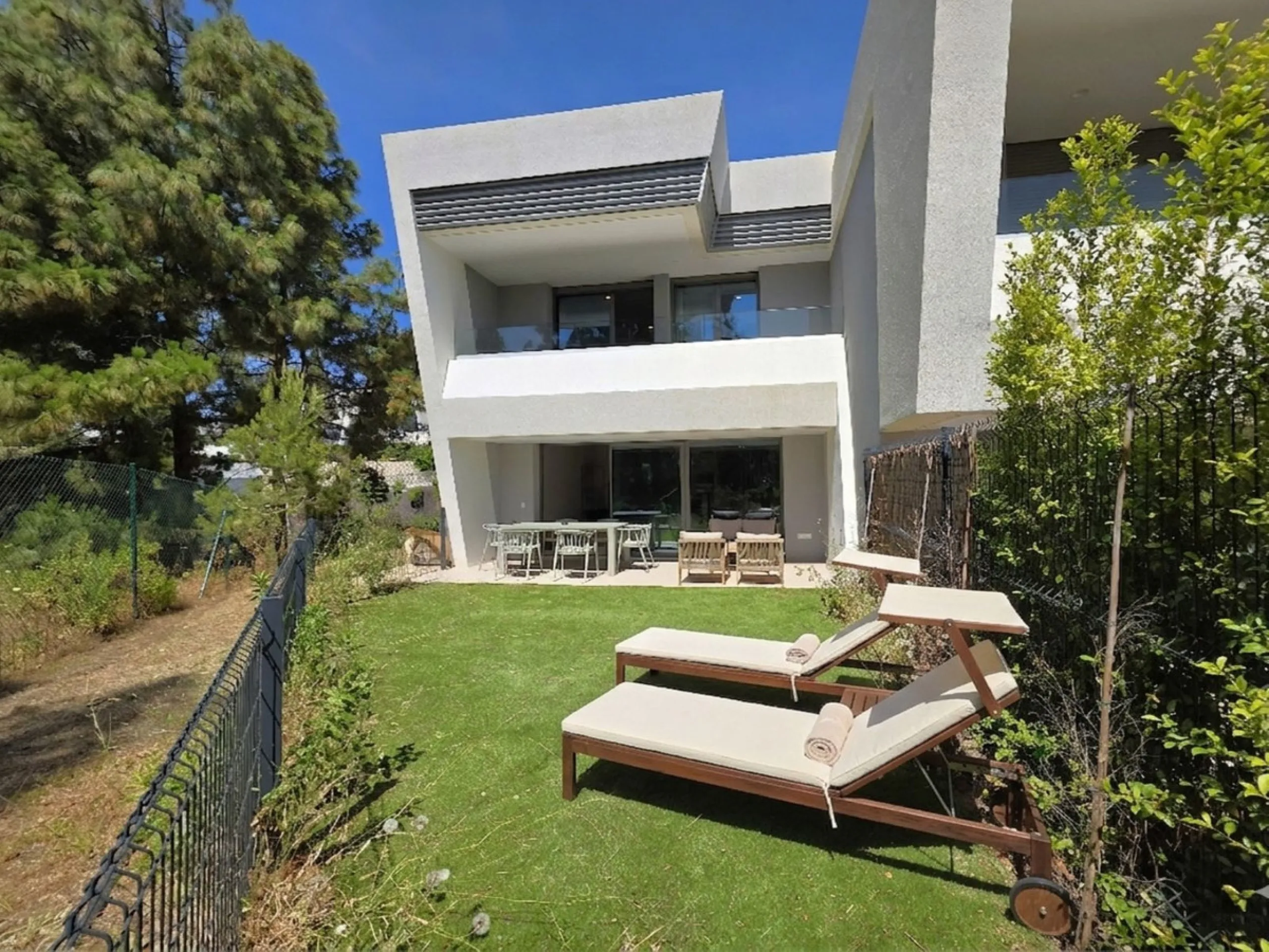 BRAND NEW LUXURY SEMI-DETACHED HOUSE - An exclusive semi-detached house (never used) with private garden set in a contemporary architectural style complex nestled in the heart of El Chaparral pine wood. This luxury property offers well distributed interio