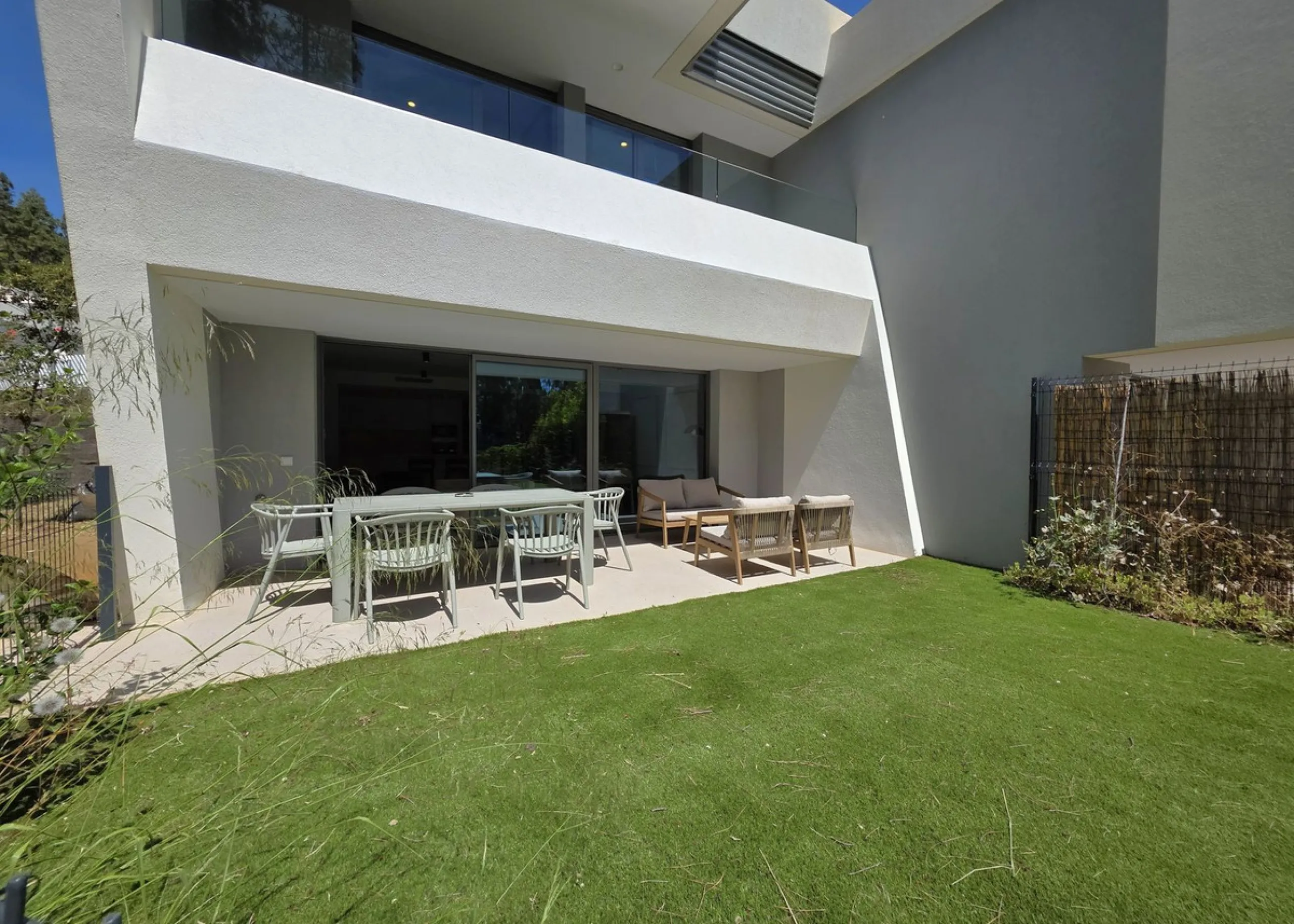 BRAND NEW LUXURY SEMI-DETACHED HOUSE - An exclusive semi-detached house (never used) with private garden set in a contemporary architectural style complex nestled in the heart of El Chaparral pine wood. This luxury property offers well distributed interio