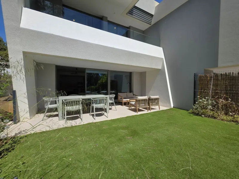 BRAND NEW LUXURY SEMI-DETACHED HOUSE - An exclusive semi-detached house (never used) with private garden set in a contemporary architectural style complex nestled in the heart of El Chaparral pine wood. This luxury property offers well distributed interio