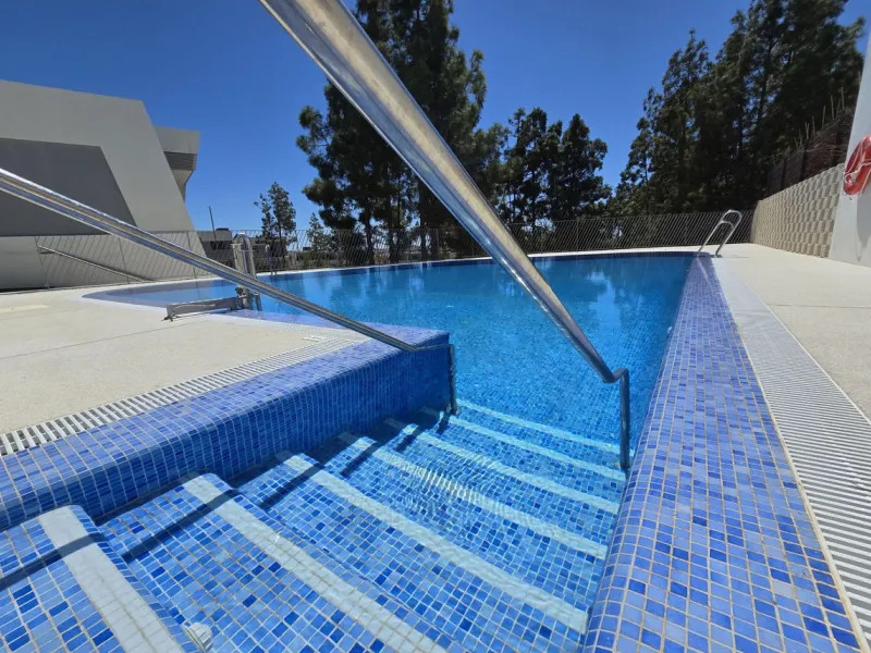 BRAND NEW LUXURY SEMI-DETACHED HOUSE - An exclusive semi-detached house (never used) with private garden set in a contemporary architectural style complex nestled in the heart of El Chaparral pine wood. This luxury property offers well distributed interio
