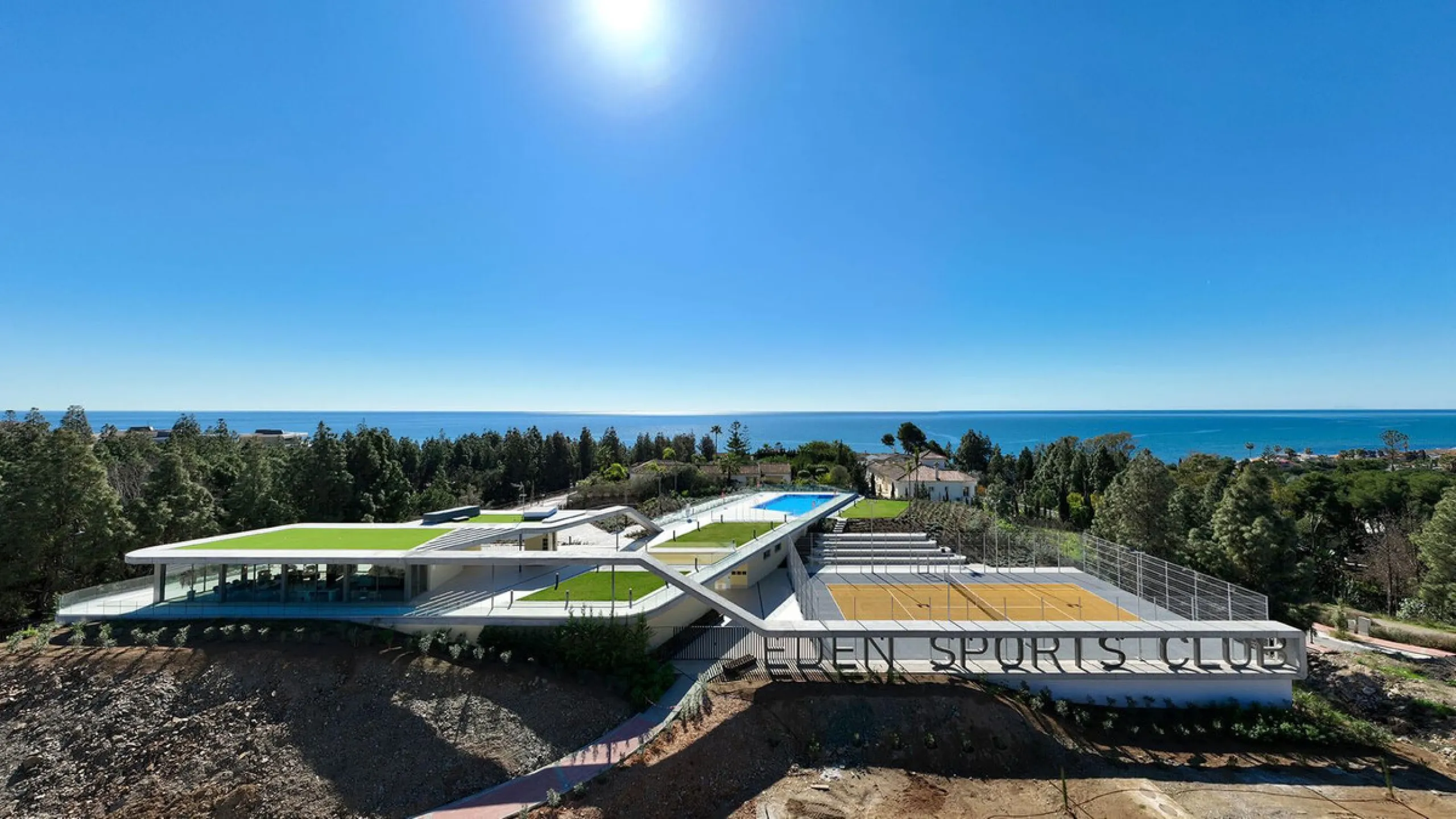 BRAND NEW LUXURY SEMI-DETACHED HOUSE - An exclusive semi-detached house (never used) with private garden set in a contemporary architectural style complex nestled in the heart of El Chaparral pine wood. This luxury property offers well distributed interio