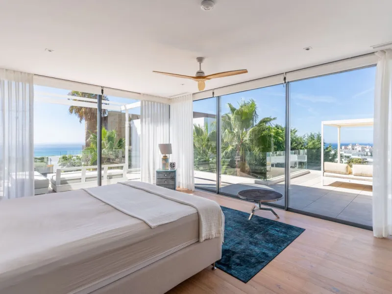 This exceptional luxury villa is situated in the prestigious area of Cabopino, Marbella East, offering a prime front line golf location with captivating views of both the sea and lush fairways. Designed to the highest standards, the property spans a gener