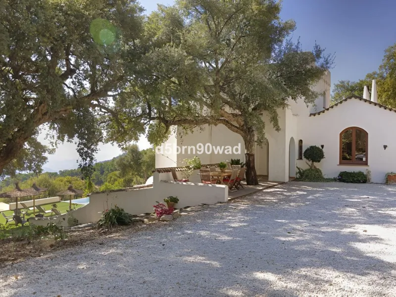 House - Detached Villa в продаже в Gaucín, Málaga. В доме 4 спален и 4 ванных комнат. Площадь дома 713 м². Площадь участка 33000 м²