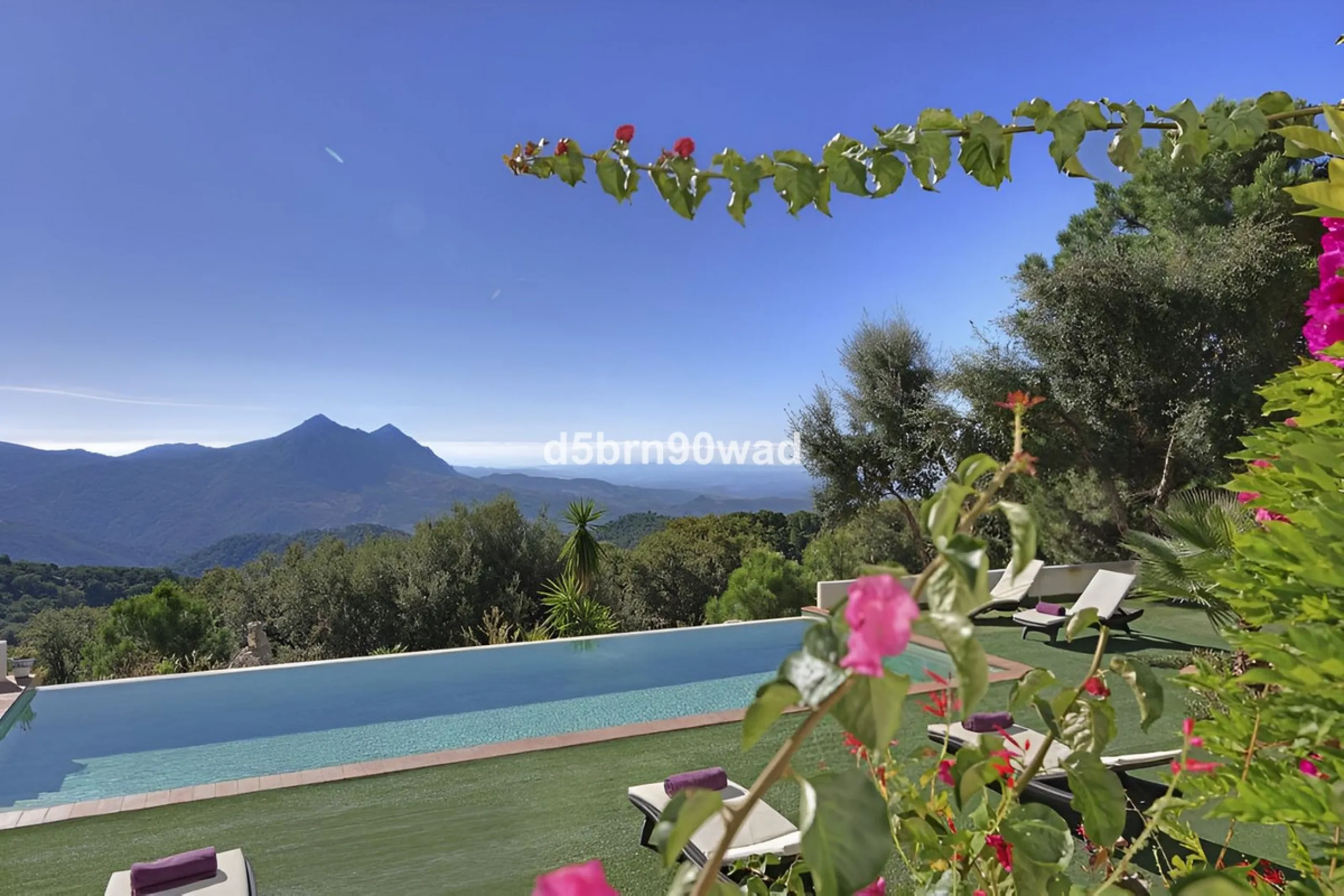 House - Detached Villa в продаже в Gaucín, Málaga. В доме 4 спален и 4 ванных комнат. Площадь дома 713 м². Площадь участка 33000 м²