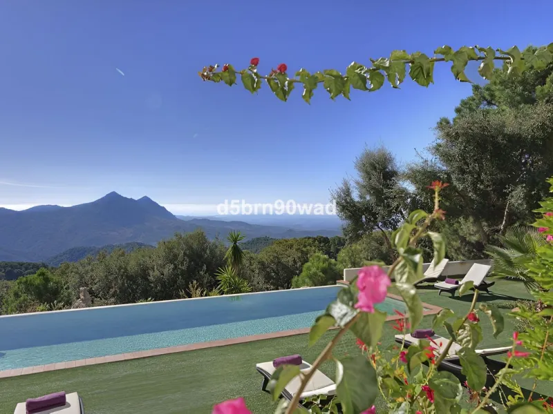 House - Detached Villa в продаже в Gaucín, Málaga. В доме 4 спален и 4 ванных комнат. Площадь дома 713 м². Площадь участка 33000 м²