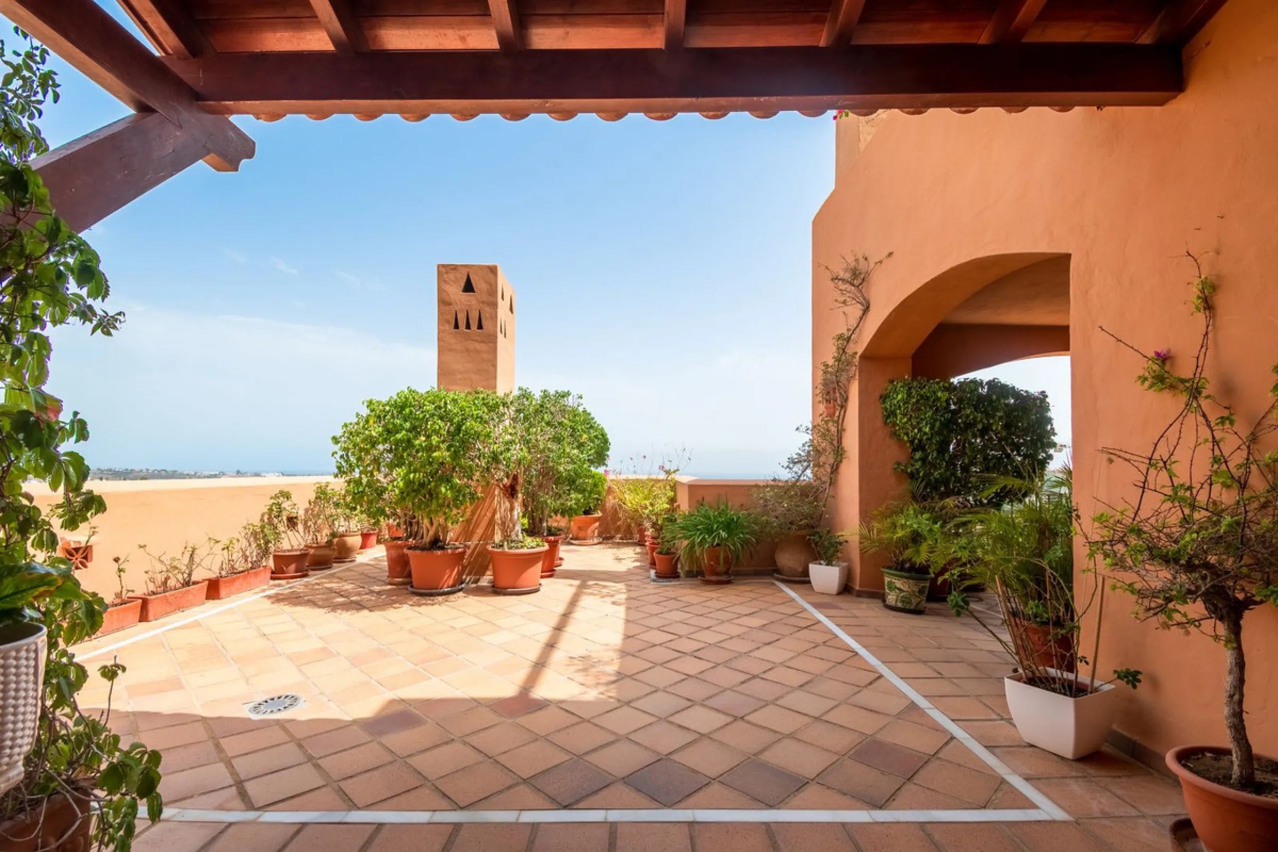 Absolutely stunning three bedroom luxury apartment located within the sought after gated and secure community of Les Belvederes in La Cerquilla, Nueva Andalucía. This stunning three-bedroom home offers uninterrupted panoramic views of the sea, mountains, 