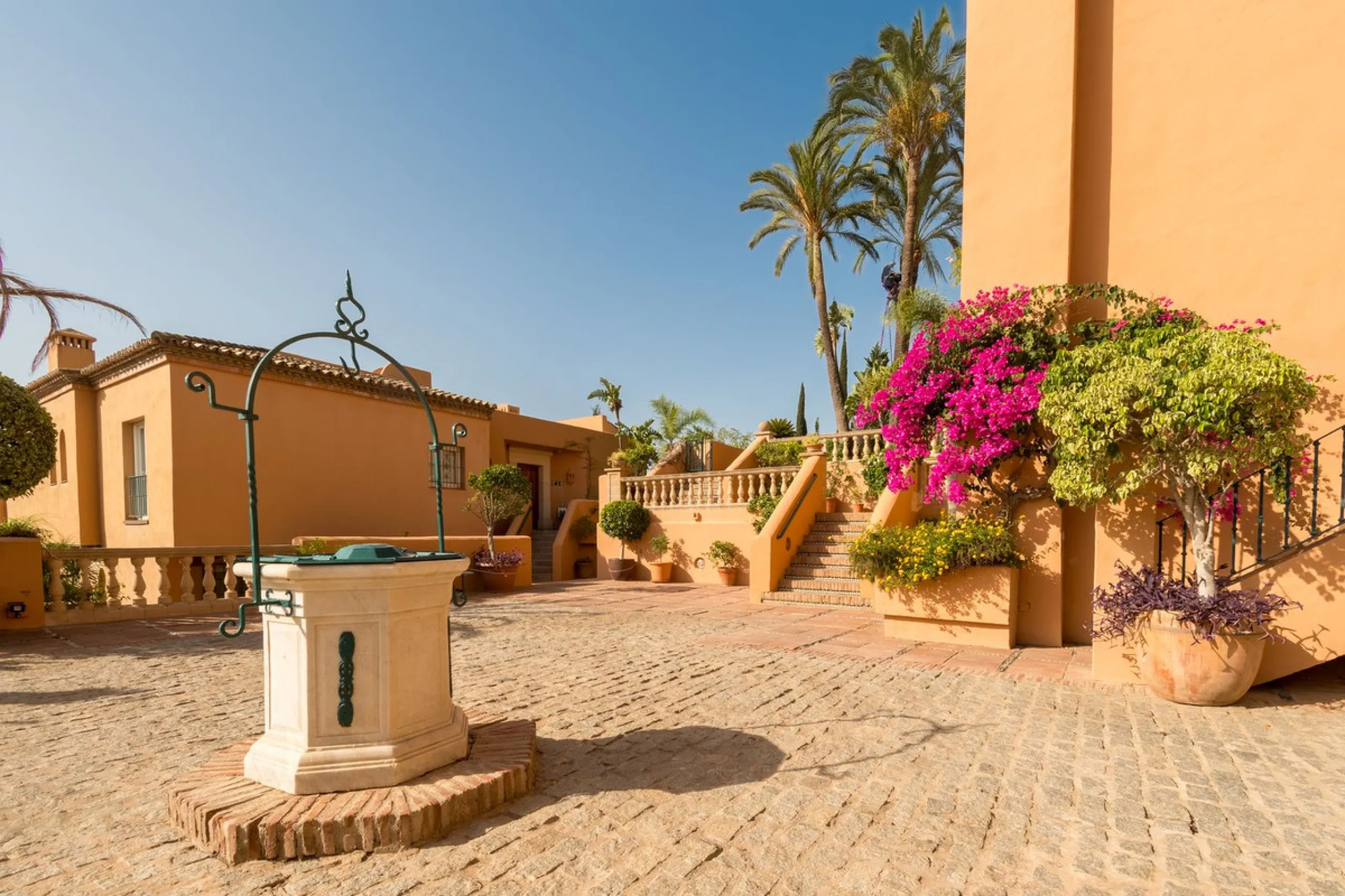 Absolutely stunning three bedroom luxury apartment located within the sought after gated and secure community of Les Belvederes in La Cerquilla, Nueva Andalucía. This stunning three-bedroom home offers uninterrupted panoramic views of the sea, mountains, 