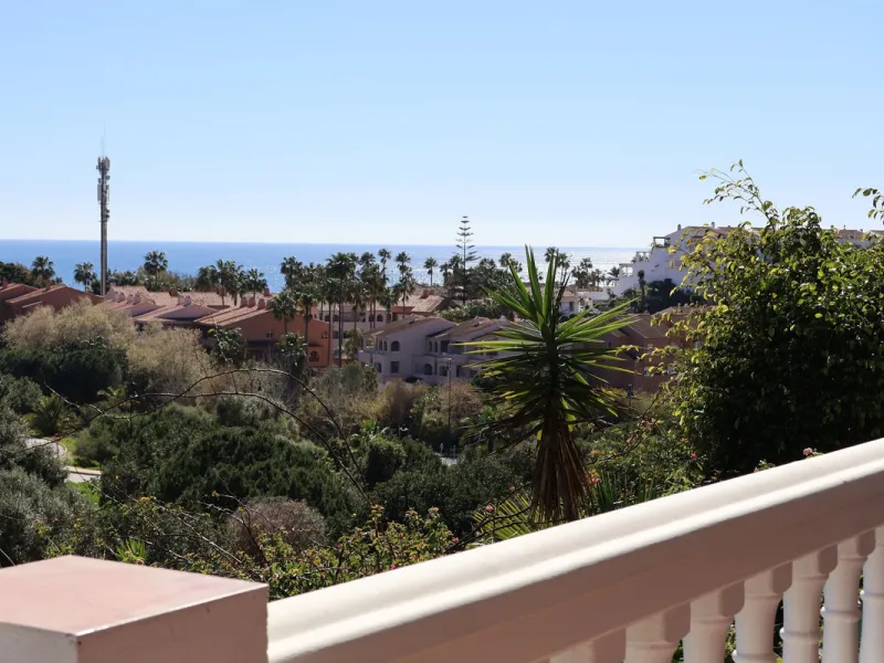 Stylish and Well-Planned Apartment with Sea Views and Tourist License