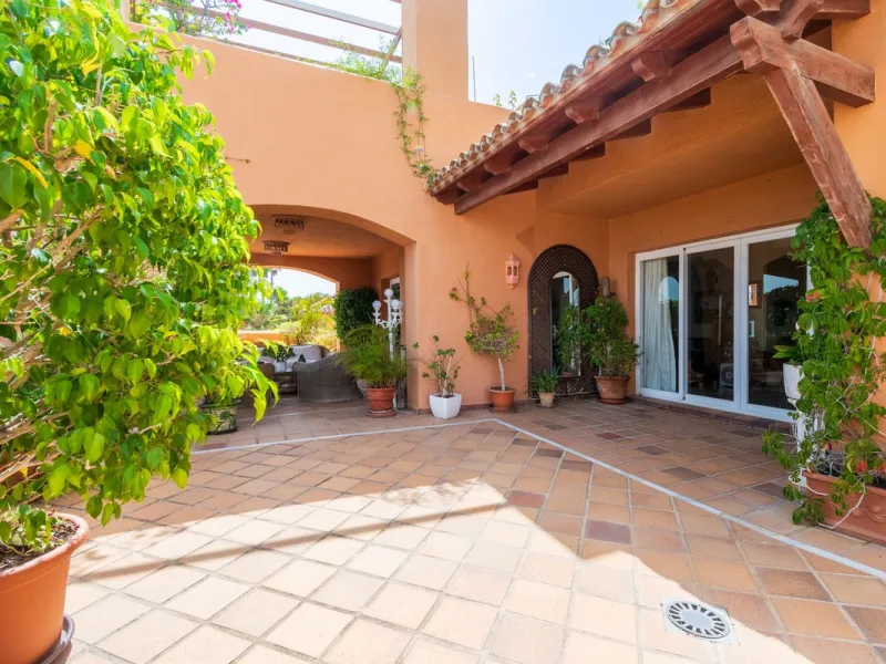 Absolutely stunning three bedroom luxury apartment located within the sought after gated and secure community of Les Belvederes in La Cerquilla, Nueva Andalucía. This stunning three-bedroom home offers uninterrupted panoramic views of the sea, mountains, 