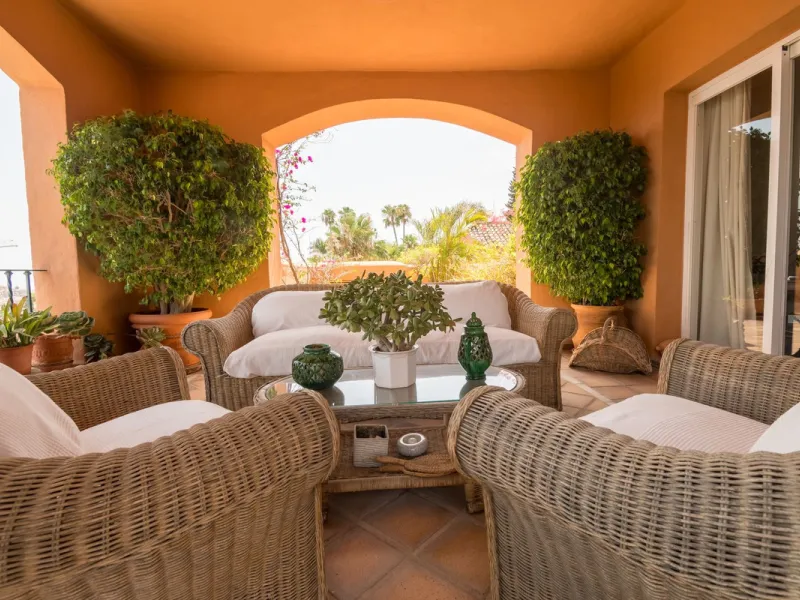 Absolutely stunning three bedroom luxury apartment located within the sought after gated and secure community of Les Belvederes in La Cerquilla, Nueva Andalucía. This stunning three-bedroom home offers uninterrupted panoramic views of the sea, mountains, 