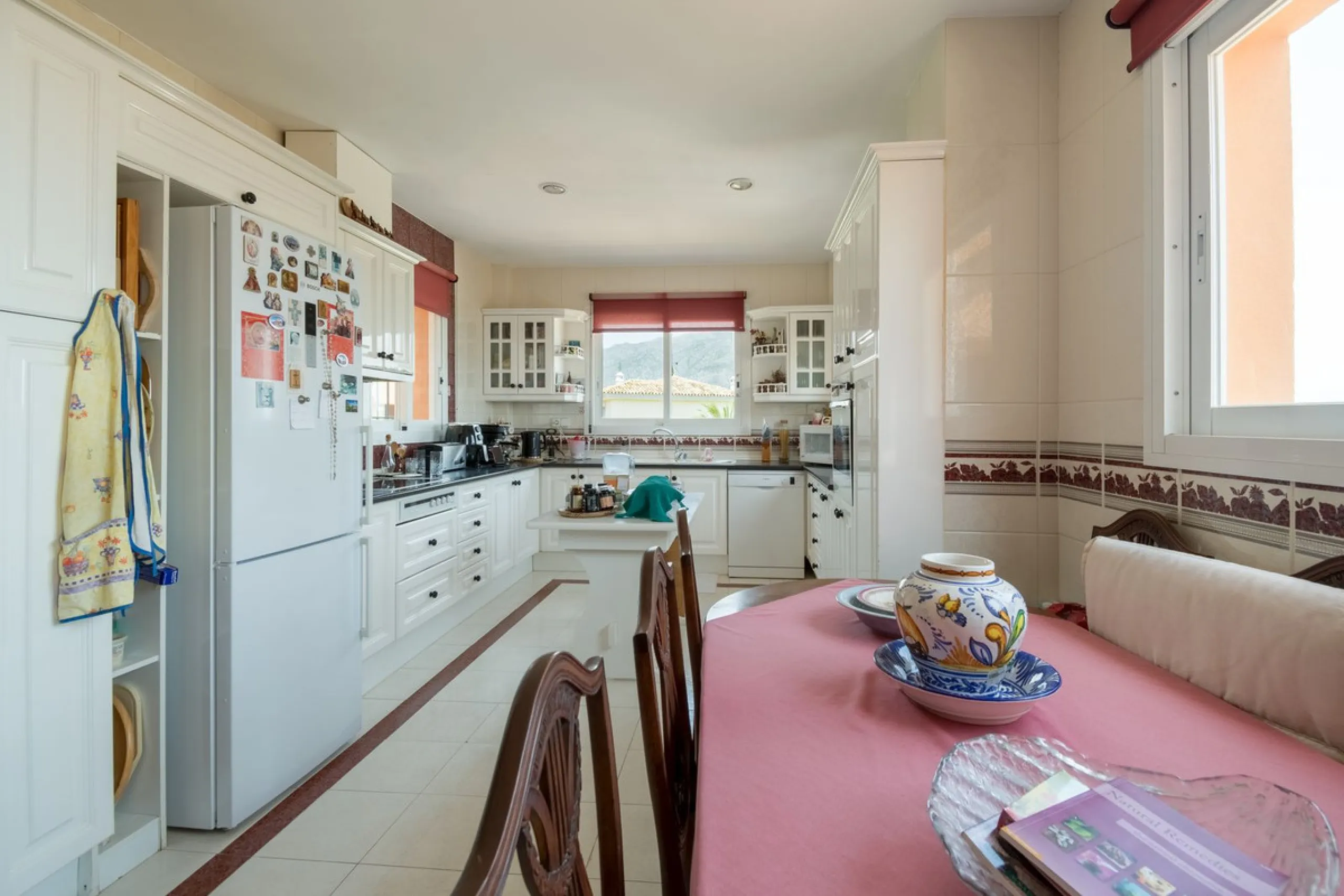 Absolutely stunning three bedroom luxury apartment located within the sought after gated and secure community of Les Belvederes in La Cerquilla, Nueva Andalucía. This stunning three-bedroom home offers uninterrupted panoramic views of the sea, mountains, 