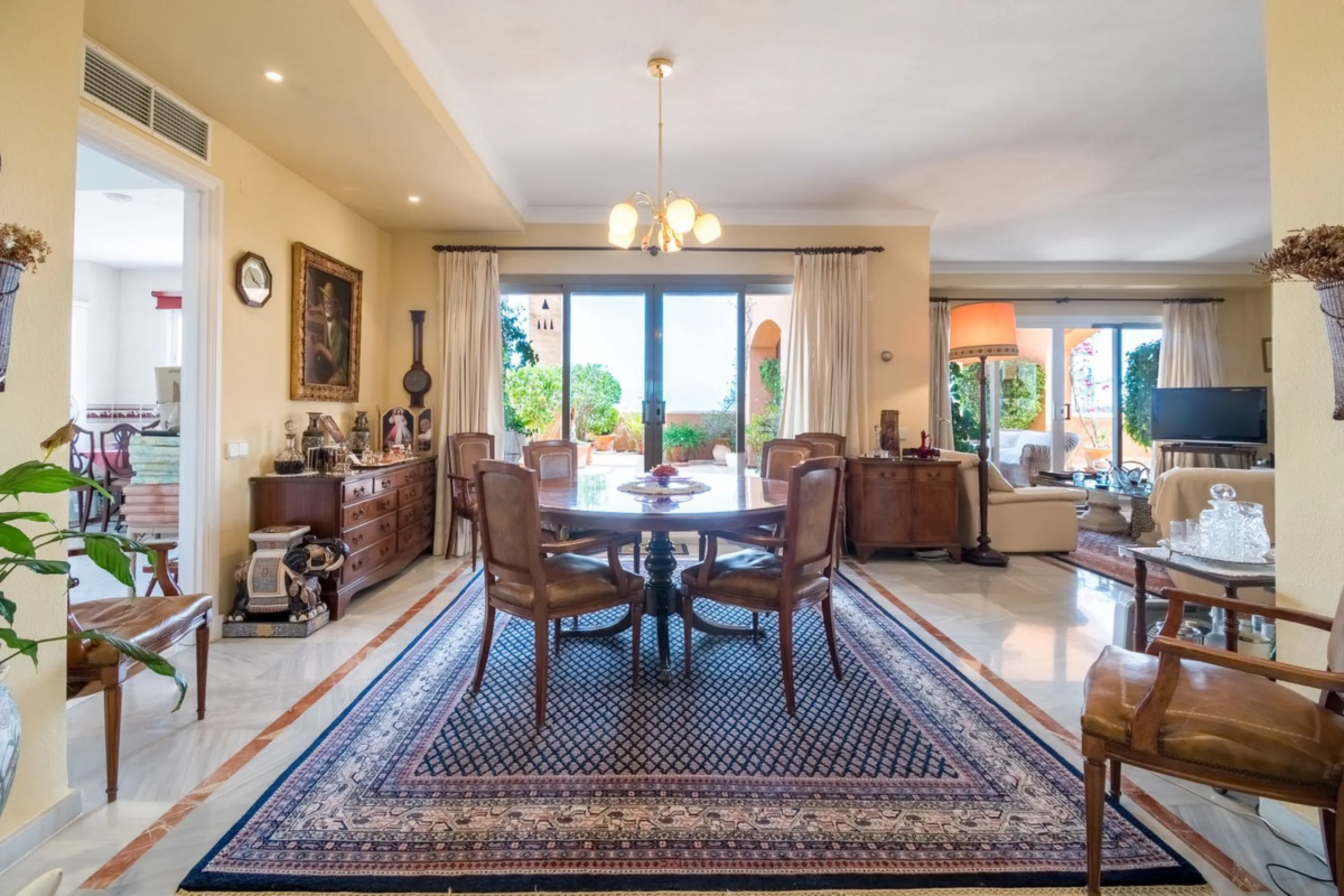Absolutely stunning three bedroom luxury apartment located within the sought after gated and secure community of Les Belvederes in La Cerquilla, Nueva Andalucía. This stunning three-bedroom home offers uninterrupted panoramic views of the sea, mountains, 