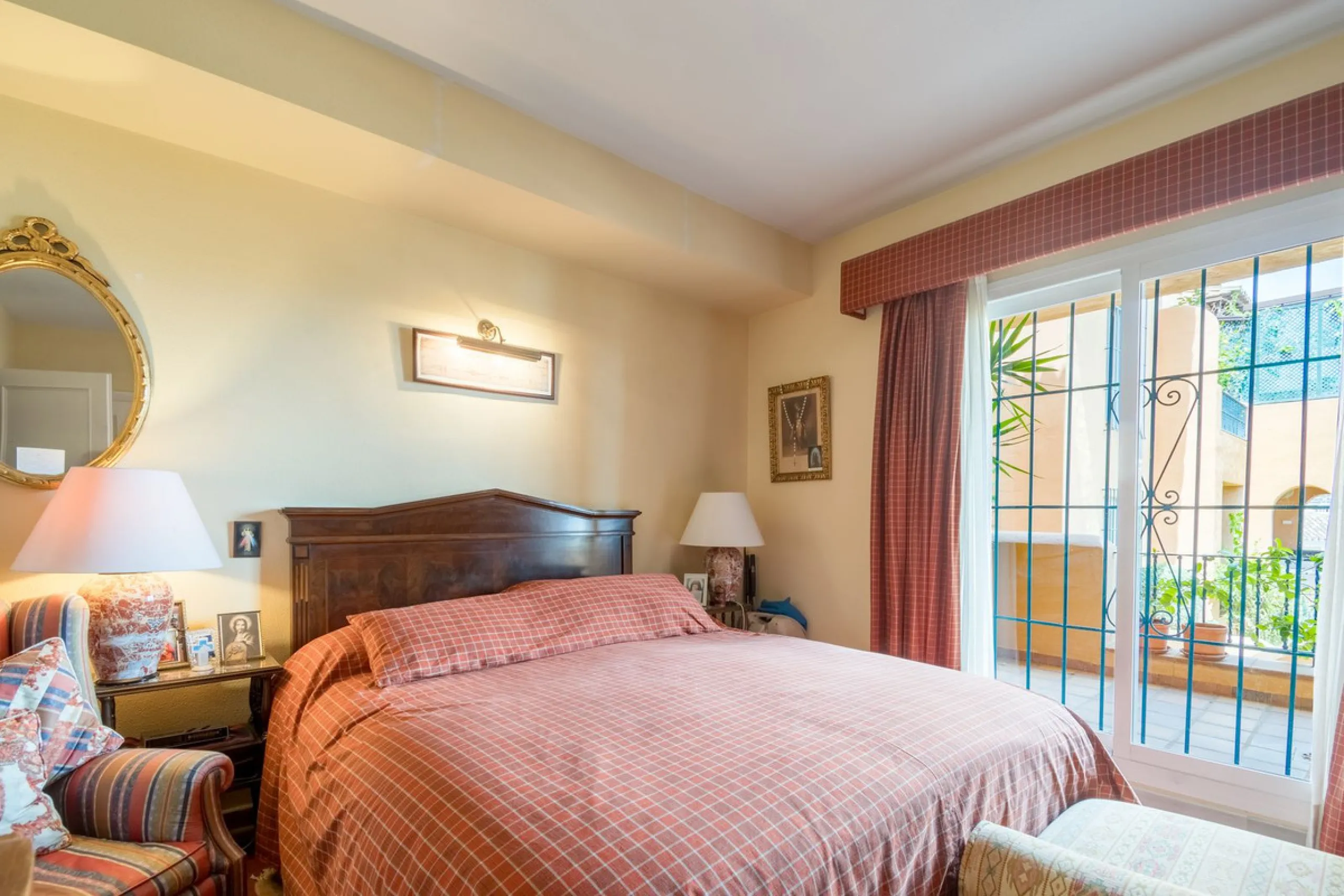 Absolutely stunning three bedroom luxury apartment located within the sought after gated and secure community of Les Belvederes in La Cerquilla, Nueva Andalucía. This stunning three-bedroom home offers uninterrupted panoramic views of the sea, mountains, 
