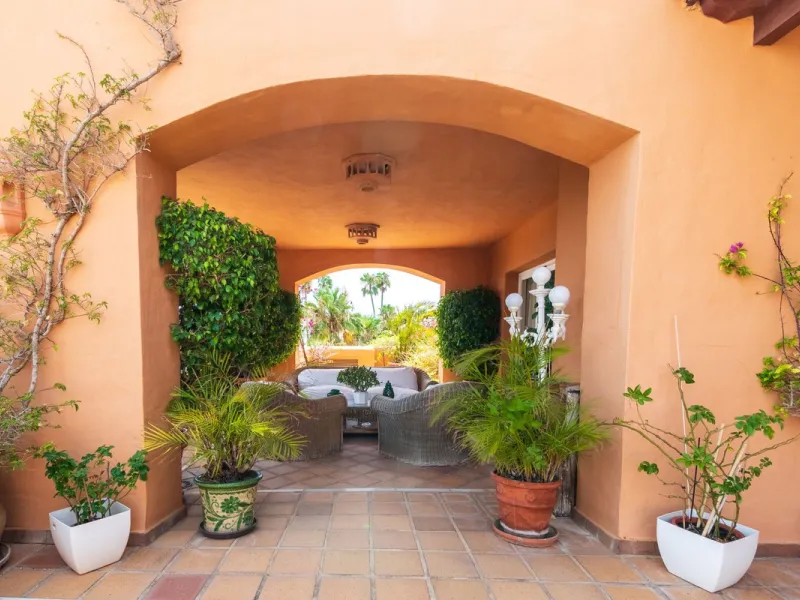 Absolutely stunning three bedroom luxury apartment located within the sought after gated and secure community of Les Belvederes in La Cerquilla, Nueva Andalucía. This stunning three-bedroom home offers uninterrupted panoramic views of the sea, mountains, 