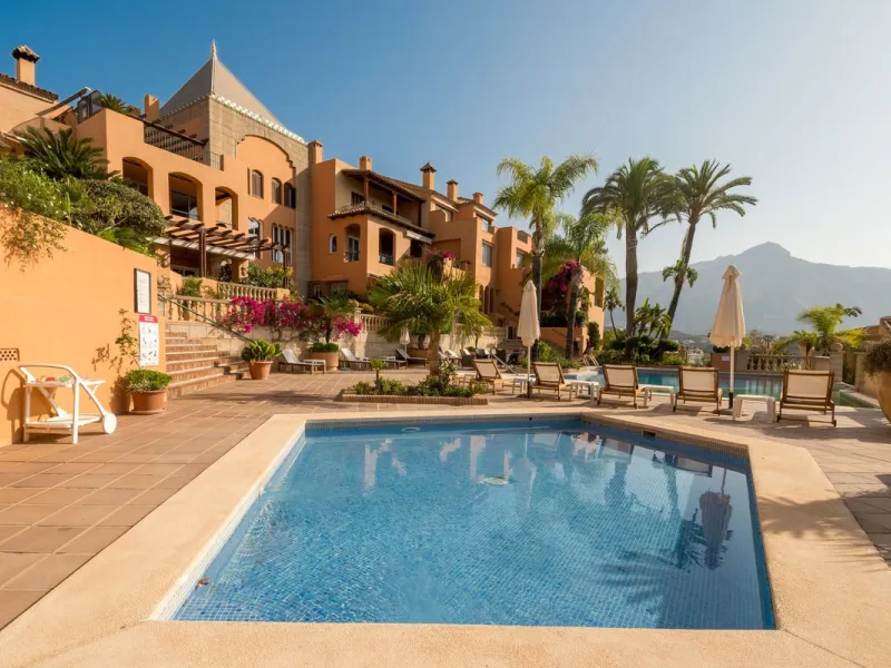 Absolutely stunning three bedroom luxury apartment located within the sought after gated and secure community of Les Belvederes in La Cerquilla, Nueva Andalucía. This stunning three-bedroom home offers uninterrupted panoramic views of the sea, mountains, 
