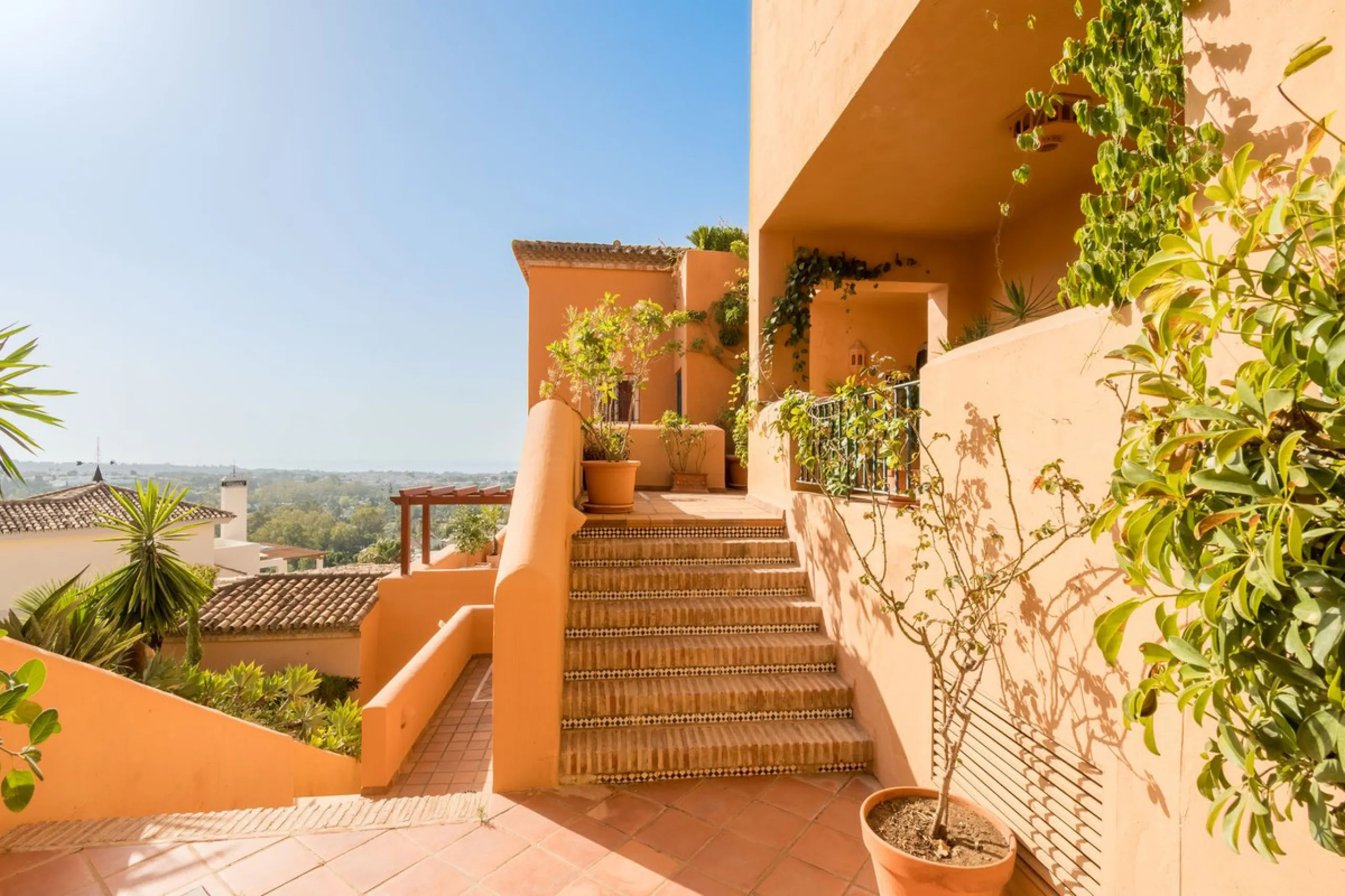 Absolutely stunning three bedroom luxury apartment located within the sought after gated and secure community of Les Belvederes in La Cerquilla, Nueva Andalucía. This stunning three-bedroom home offers uninterrupted panoramic views of the sea, mountains, 