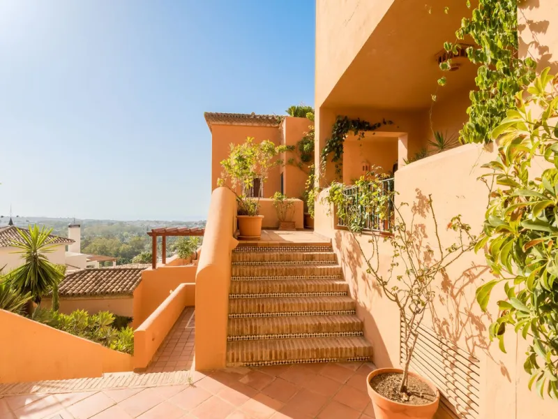 Absolutely stunning three bedroom luxury apartment located within the sought after gated and secure community of Les Belvederes in La Cerquilla, Nueva Andalucía. This stunning three-bedroom home offers uninterrupted panoramic views of the sea, mountains, 