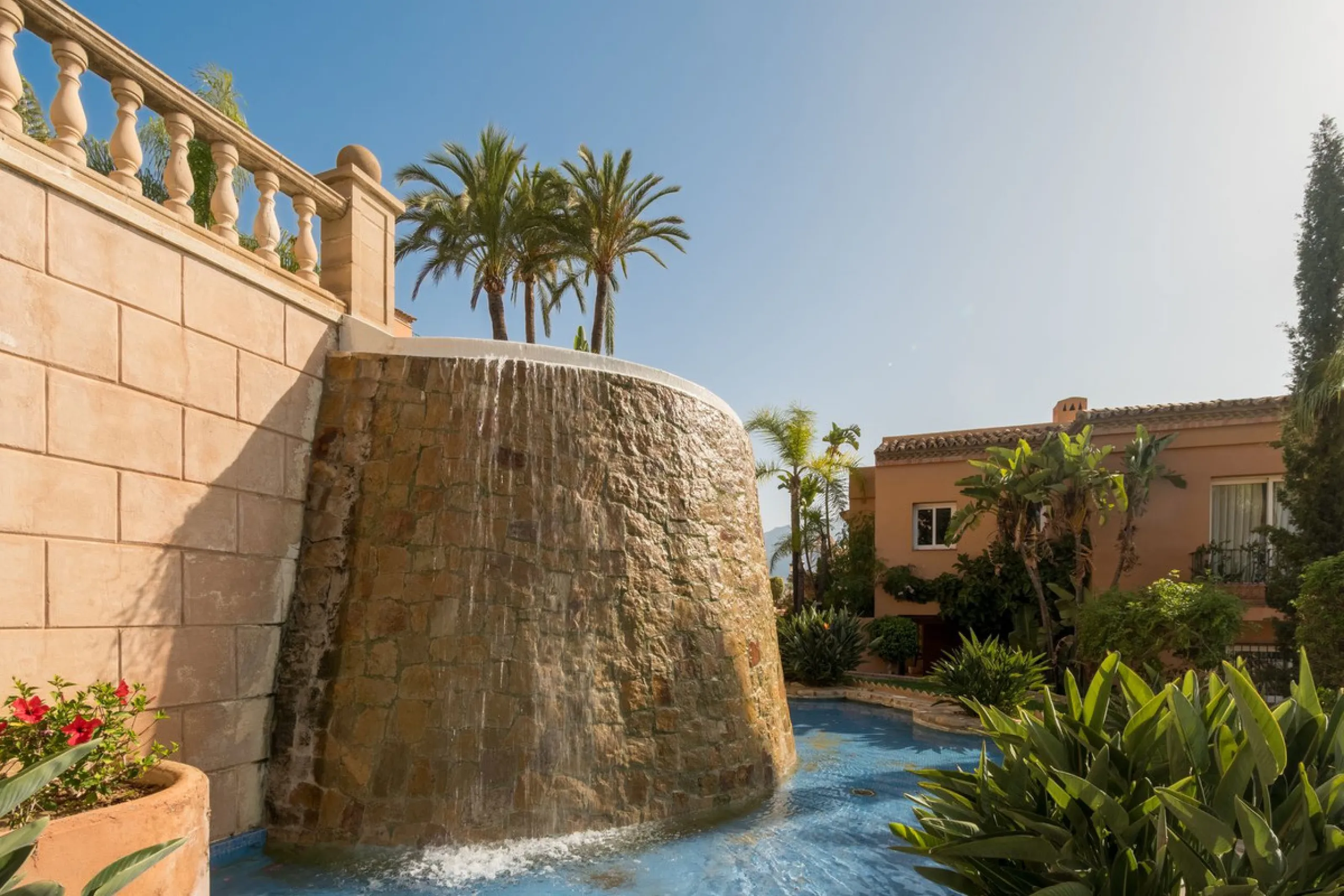 Absolutely stunning three bedroom luxury apartment located within the sought after gated and secure community of Les Belvederes in La Cerquilla, Nueva Andalucía. This stunning three-bedroom home offers uninterrupted panoramic views of the sea, mountains, 