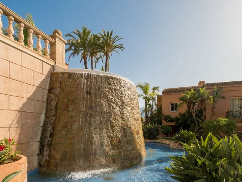 Absolutely stunning three bedroom luxury apartment located within the sought after gated and secure community of Les Belvederes in La Cerquilla, Nueva Andalucía. This stunning three-bedroom home offers uninterrupted panoramic views of the sea, mountains, 