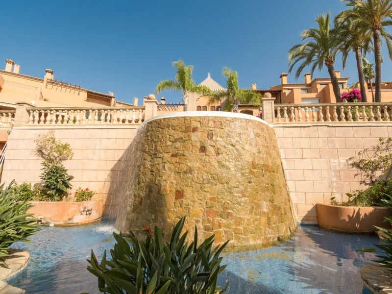Absolutely stunning three bedroom luxury apartment located within the sought after gated and secure community of Les Belvederes in La Cerquilla, Nueva Andalucía. This stunning three-bedroom home offers uninterrupted panoramic views of the sea, mountains, 