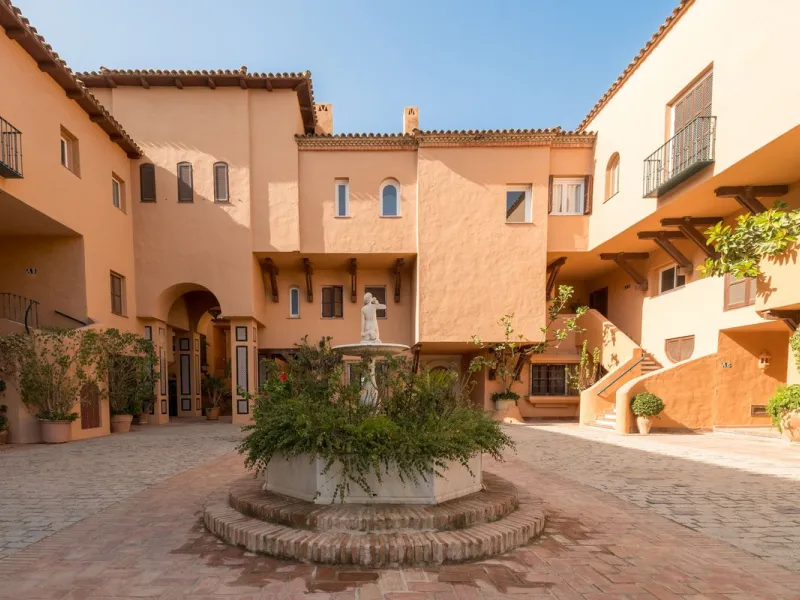 Absolutely stunning three bedroom luxury apartment located within the sought after gated and secure community of Les Belvederes in La Cerquilla, Nueva Andalucía. This stunning three-bedroom home offers uninterrupted panoramic views of the sea, mountains, 