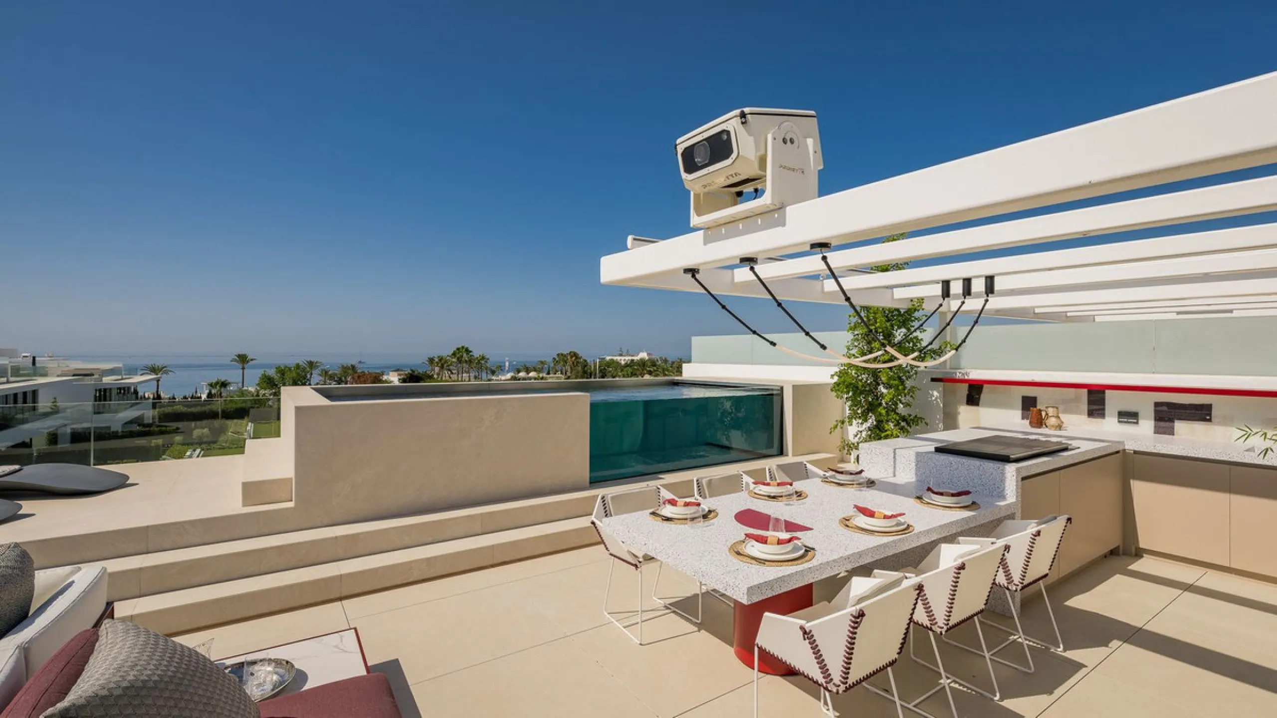 House - Semi-Detached House в продаже в Marbella, Málaga. В доме 4 спален и 4 ванных комнат. Площадь дома 693 м². Площадь участка 335 м²