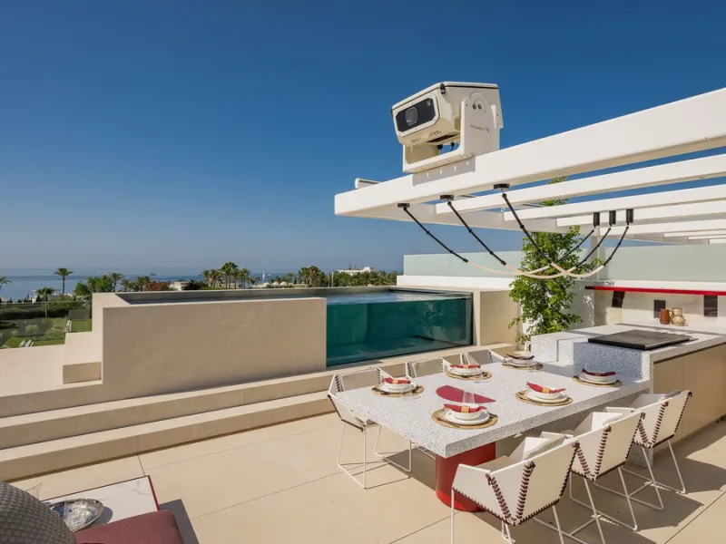 House - Semi-Detached House в продаже в Marbella, Málaga. В доме 4 спален и 4 ванных комнат. Площадь дома 693 м². Площадь участка 335 м²