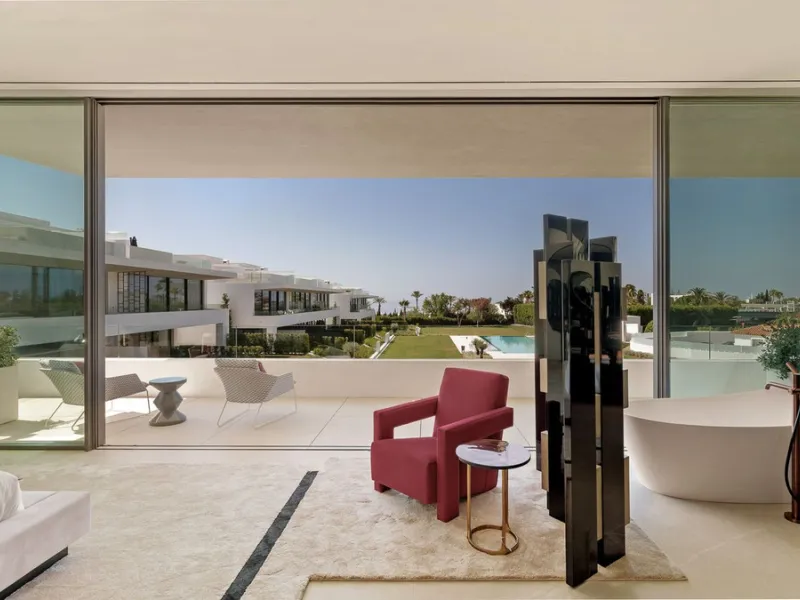 House - Semi-Detached House в продаже в Marbella, Málaga. В доме 4 спален и 4 ванных комнат. Площадь дома 693 м². Площадь участка 335 м²