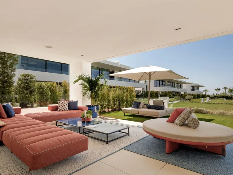 House - Semi-Detached House в продаже в Marbella, Málaga. В доме 4 спален и 4 ванных комнат. Площадь дома 693 м². Площадь участка 335 м²