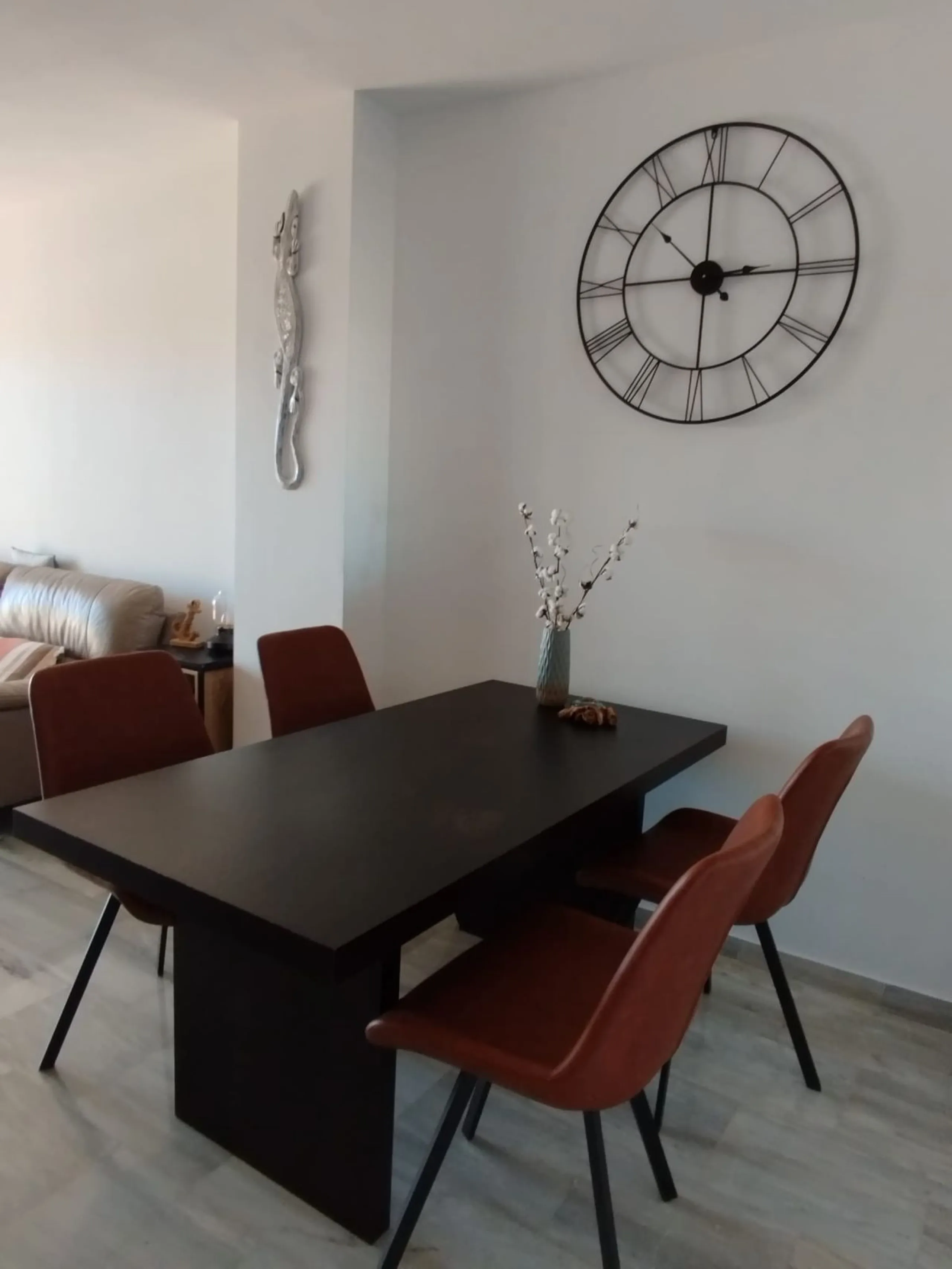 Stylish and Well-Planned Apartment with Sea Views and Tourist License