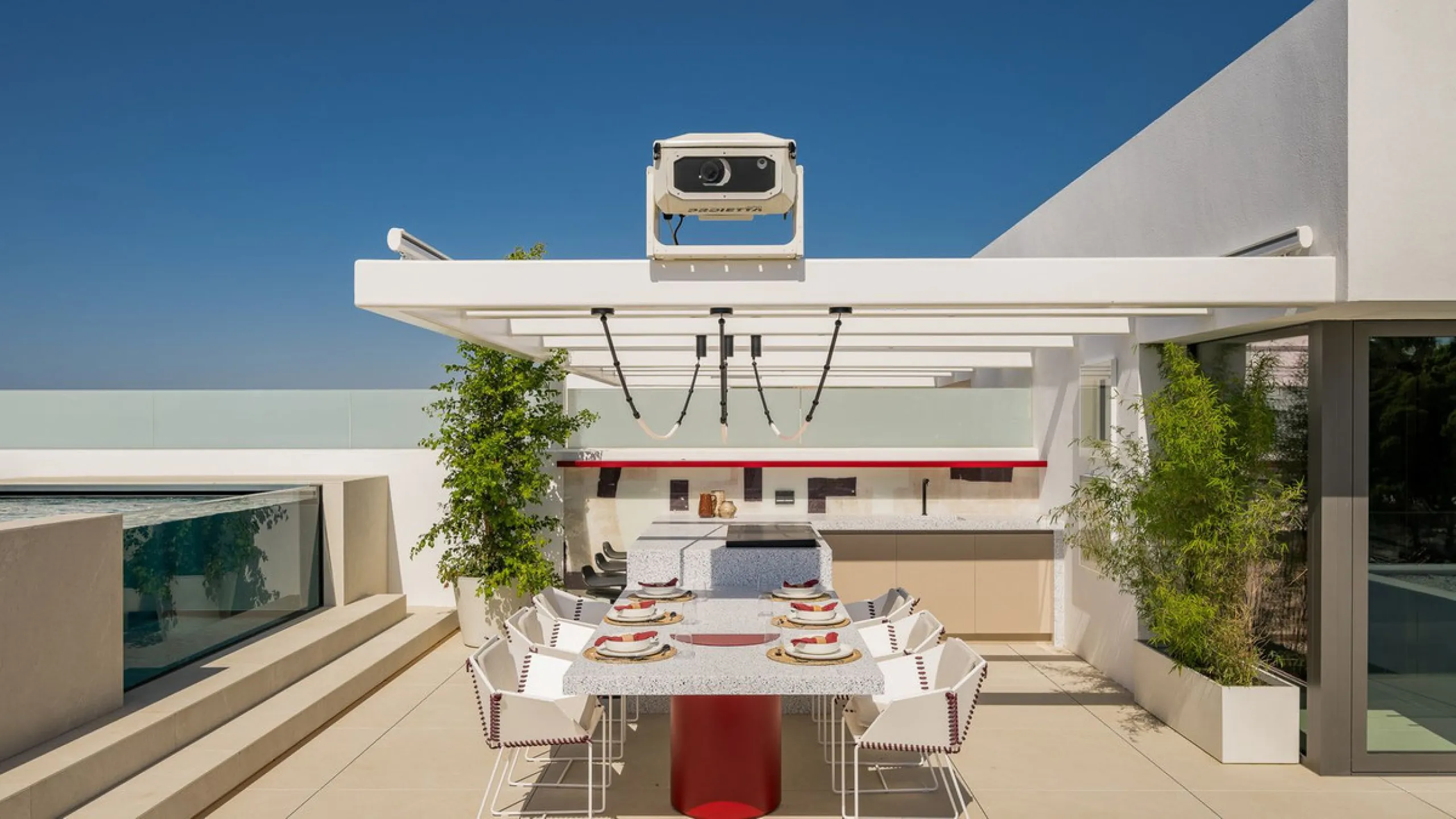 House - Semi-Detached House в продаже в Marbella, Málaga. В доме 4 спален и 4 ванных комнат. Площадь дома 693 м². Площадь участка 335 м²
