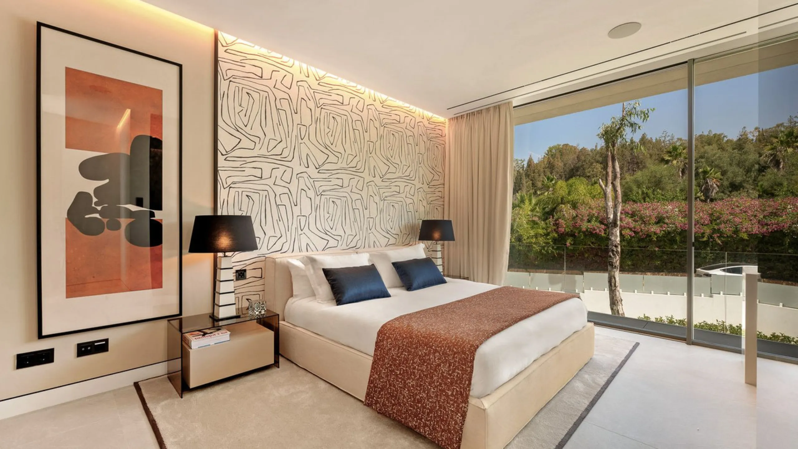 House - Semi-Detached House в продаже в Marbella, Málaga. В доме 4 спален и 4 ванных комнат. Площадь дома 693 м². Площадь участка 335 м²