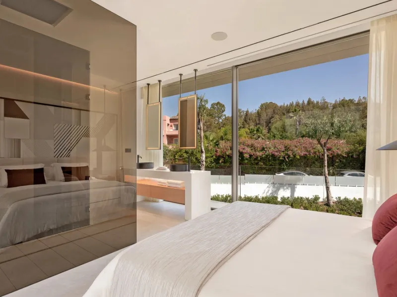 House - Semi-Detached House в продаже в Marbella, Málaga. В доме 4 спален и 4 ванных комнат. Площадь дома 693 м². Площадь участка 335 м²
