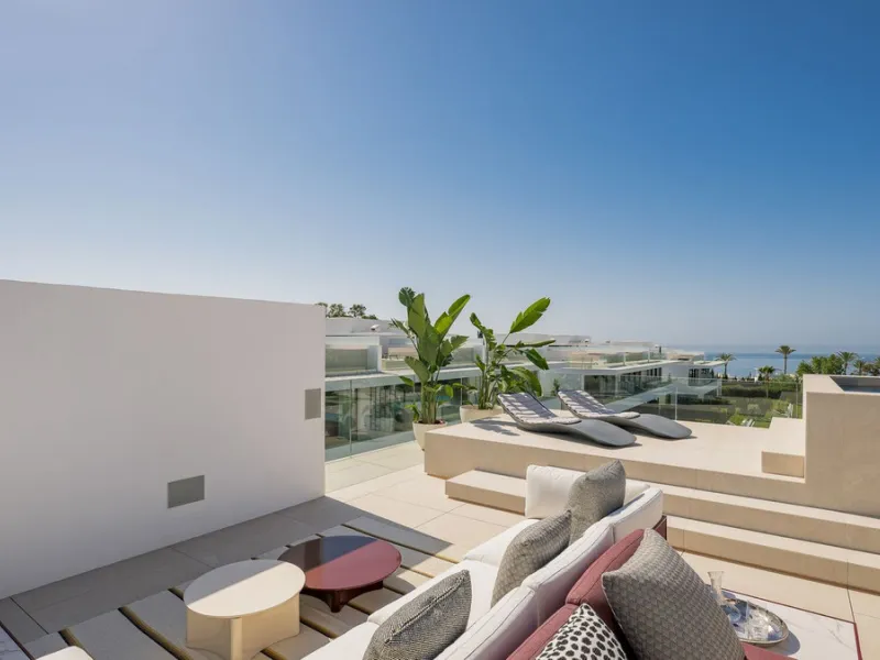 House - Semi-Detached House в продаже в Marbella, Málaga. В доме 4 спален и 4 ванных комнат. Площадь дома 693 м². Площадь участка 335 м²