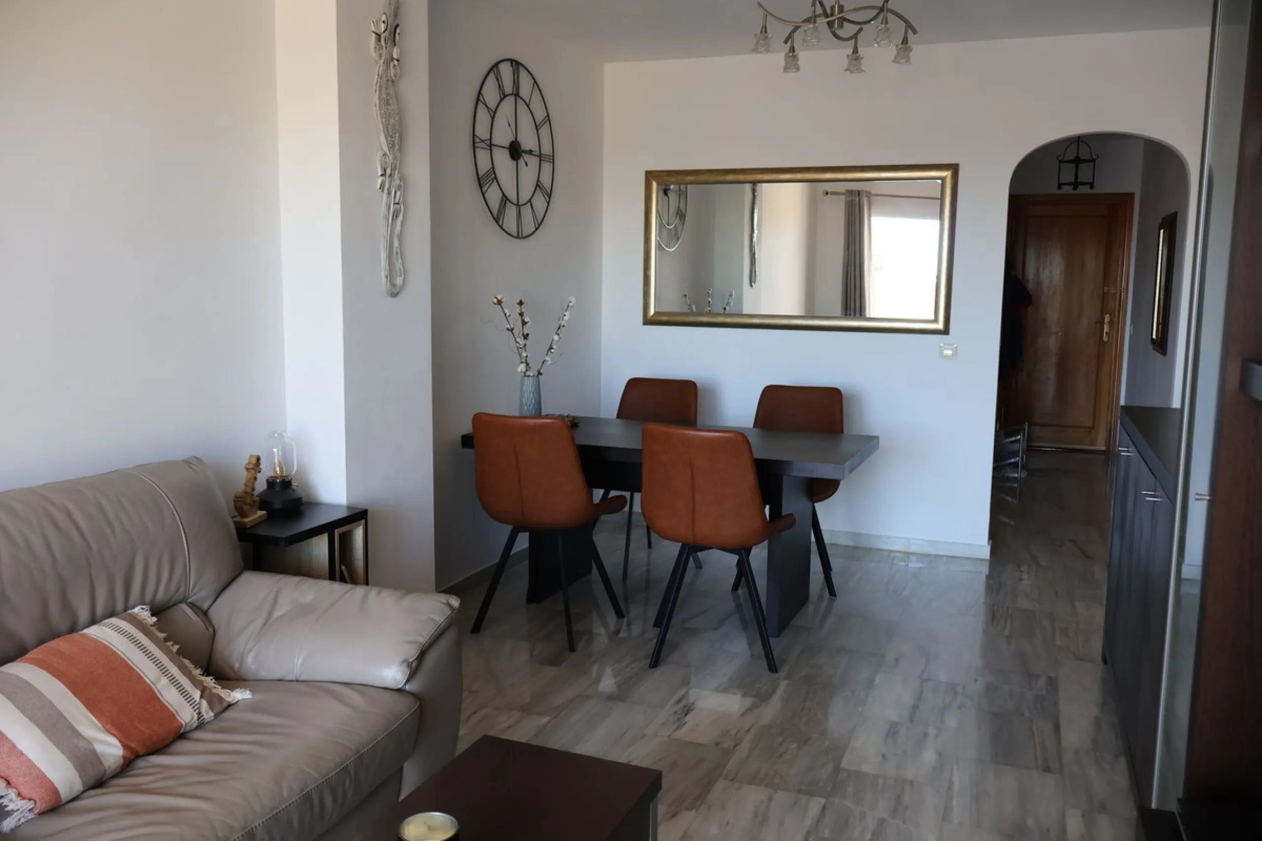 Stylish and Well-Planned Apartment with Sea Views and Tourist License