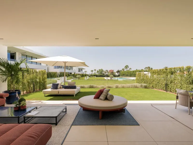 House - Semi-Detached House в продаже в Marbella, Málaga. В доме 4 спален и 4 ванных комнат. Площадь дома 693 м². Площадь участка 335 м²