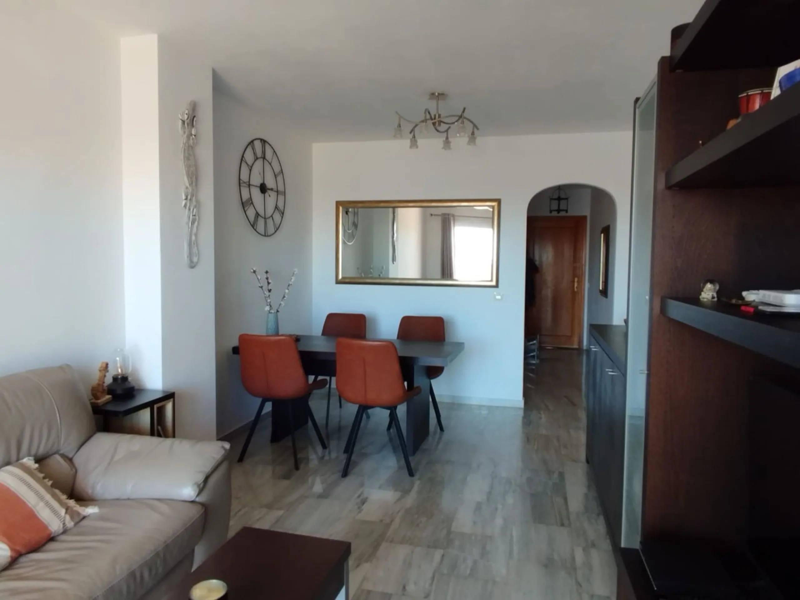 Stylish and Well-Planned Apartment with Sea Views and Tourist License