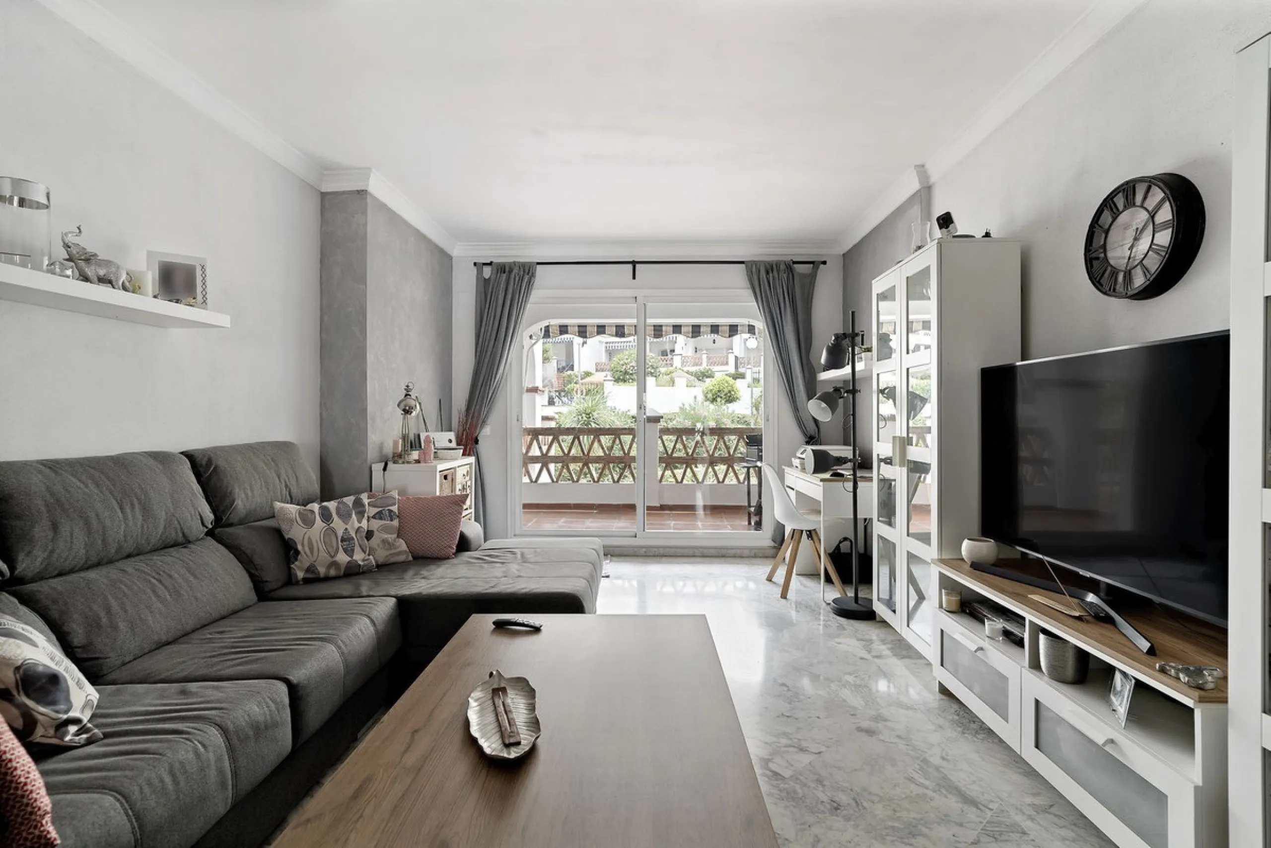 Apartment - Middle Floor Apartment в продаже в Mijas, Málaga. В доме 2 спален и 2 ванных комнат. Площадь дома 105 м²