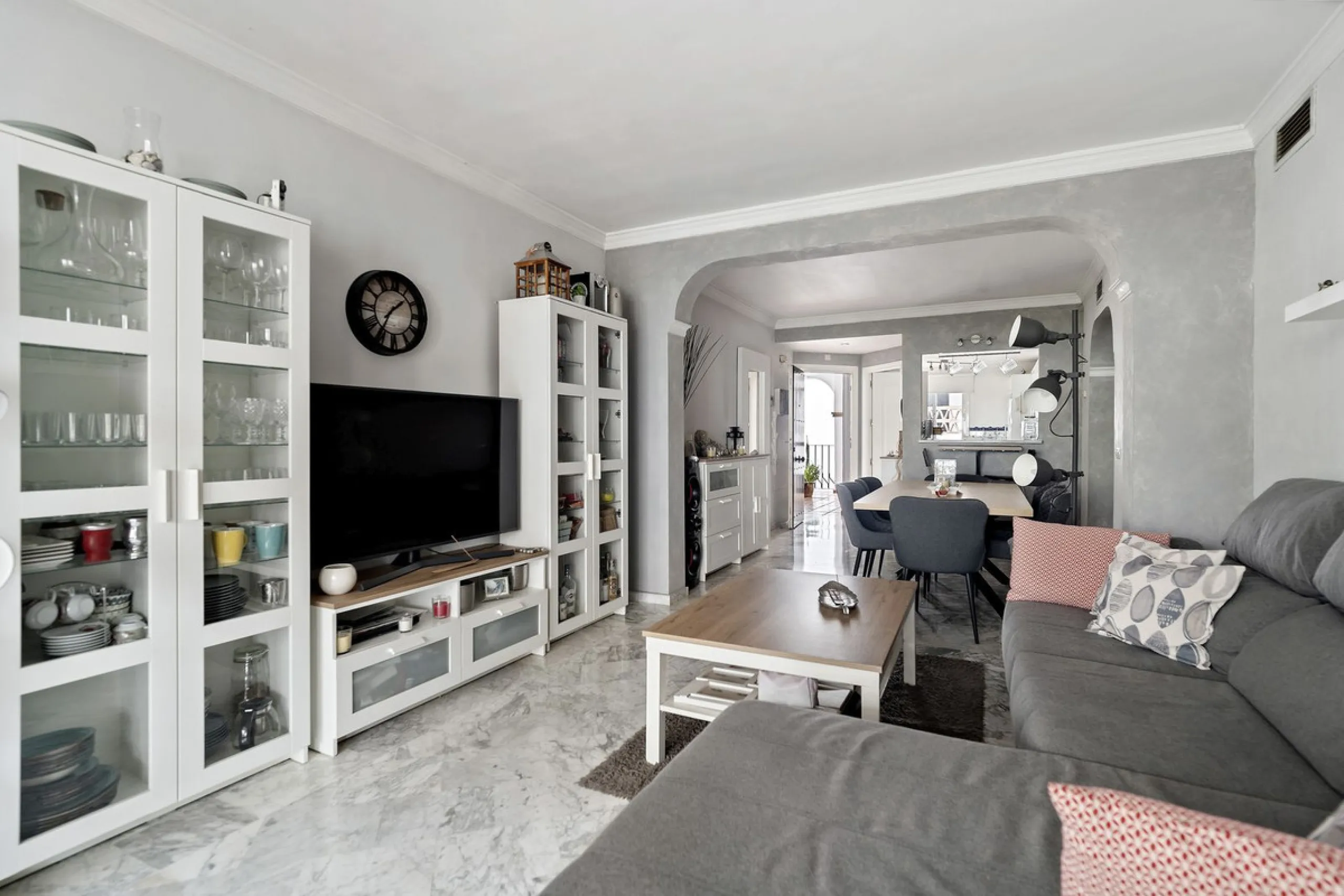 Apartment - Middle Floor Apartment в продаже в Mijas, Málaga. В доме 2 спален и 2 ванных комнат. Площадь дома 105 м²