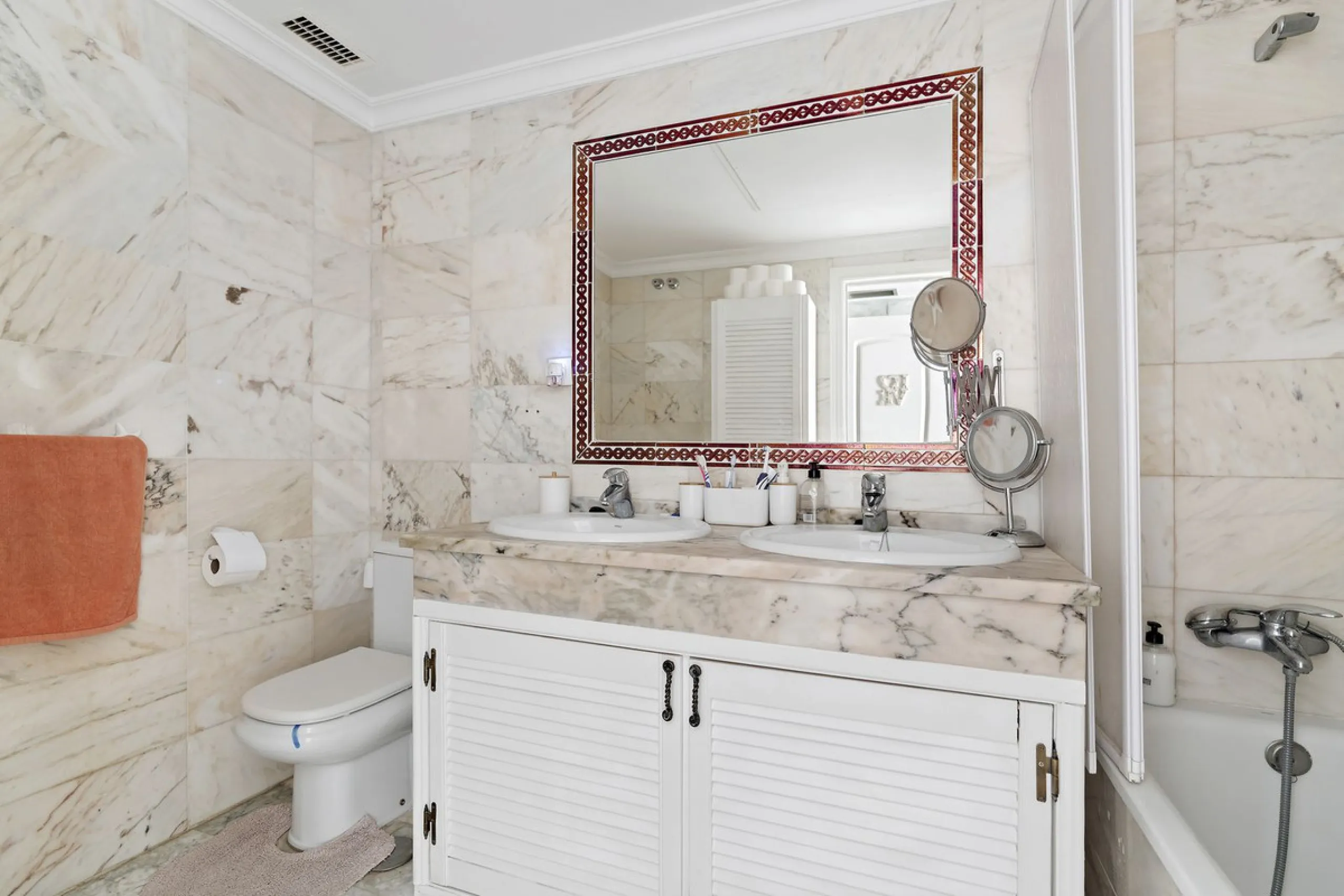 Apartment - Middle Floor Apartment в продаже в Mijas, Málaga. В доме 2 спален и 2 ванных комнат. Площадь дома 105 м²