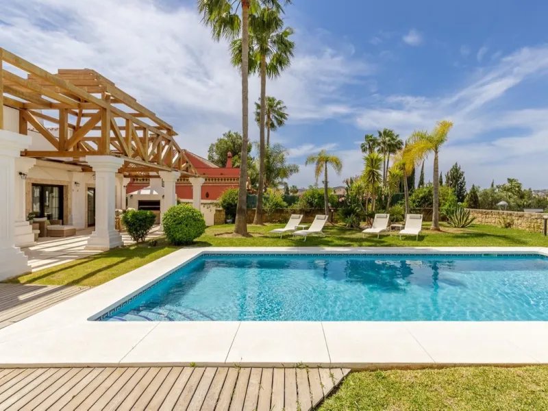 House - Detached Villa в продаже в Mijas, Málaga. В доме 5 спален и 5 ванных комнат. Площадь дома 593 м². Площадь участка 1366 м²
