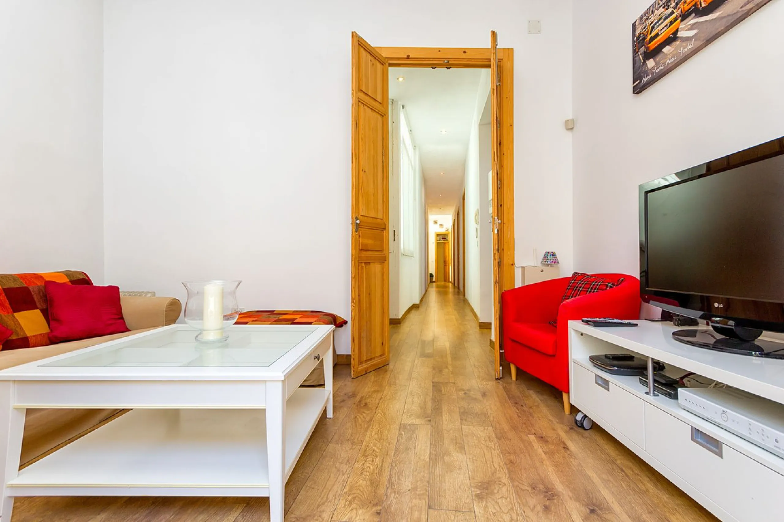 We are delighted to present this stunning city centre apartment, Casa 1880, a 19th-century gem located just a short stroll from Plaza de la Constitución in Malaga Centro. This exceptional property offers two bedrooms, one bathroom, an office, and a cozy l