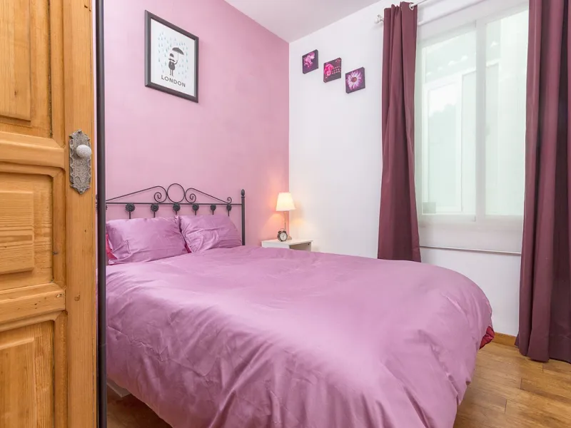 We are delighted to present this stunning city centre apartment, Casa 1880, a 19th-century gem located just a short stroll from Plaza de la Constitución in Malaga Centro. This exceptional property offers two bedrooms, one bathroom, an office, and a cozy l