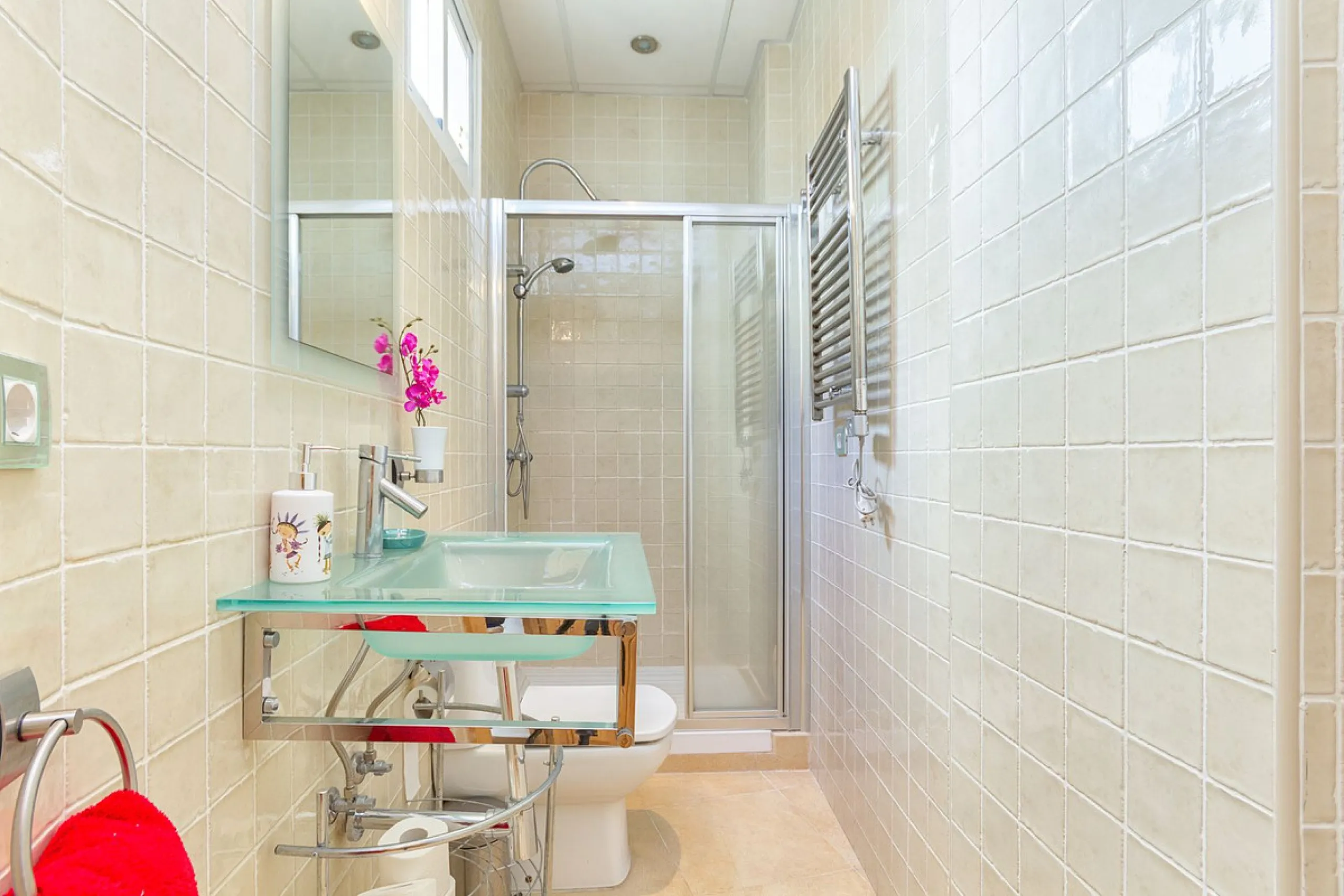 We are delighted to present this stunning city centre apartment, Casa 1880, a 19th-century gem located just a short stroll from Plaza de la Constitución in Malaga Centro. This exceptional property offers two bedrooms, one bathroom, an office, and a cozy l