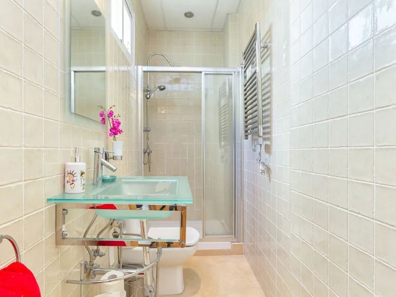 We are delighted to present this stunning city centre apartment, Casa 1880, a 19th-century gem located just a short stroll from Plaza de la Constitución in Malaga Centro. This exceptional property offers two bedrooms, one bathroom, an office, and a cozy l