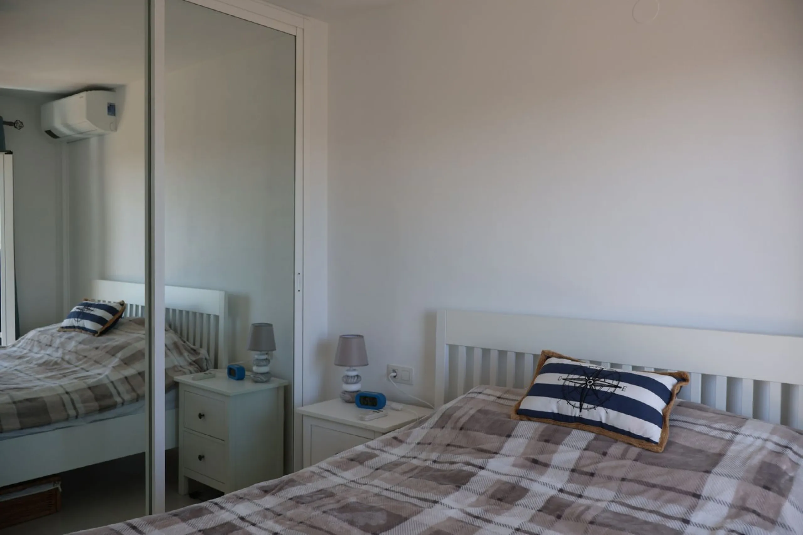 Stylish and Well-Planned Apartment with Sea Views and Tourist License