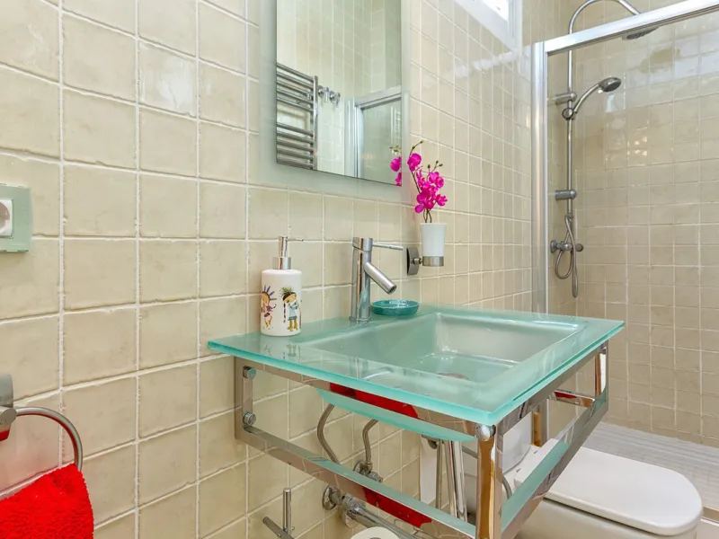 We are delighted to present this stunning city centre apartment, Casa 1880, a 19th-century gem located just a short stroll from Plaza de la Constitución in Malaga Centro. This exceptional property offers two bedrooms, one bathroom, an office, and a cozy l