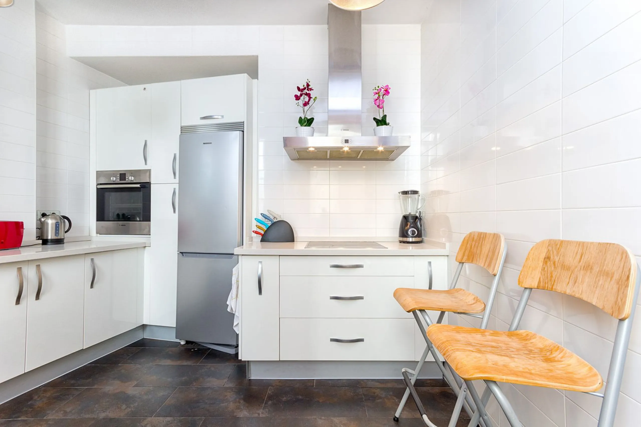 We are delighted to present this stunning city centre apartment, Casa 1880, a 19th-century gem located just a short stroll from Plaza de la Constitución in Malaga Centro. This exceptional property offers two bedrooms, one bathroom, an office, and a cozy l